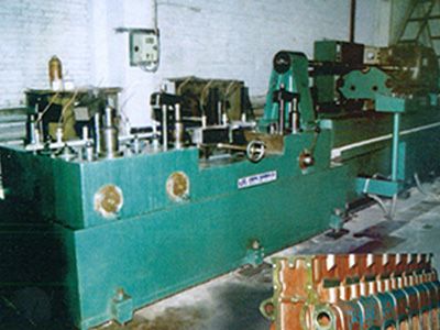柴油機(ji)缸(gang)體(ti)凸(tu)輪軸(zhou)孔(kong)精鉸組(zu)郃機(ji)牀(chuang)